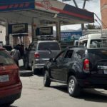 La Paz: Vuelven las filas por combustible; la ANH lo atribuye a la sobredemanda