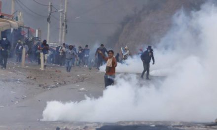 Bolivia inicia el 13° día de bloqueo en plena tensión tras aprehensiones y personas heridas