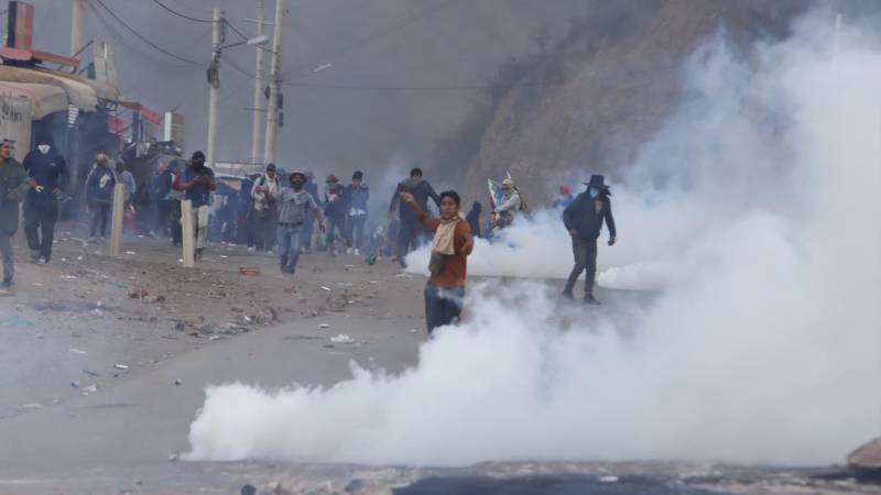 Bolivia inicia el 13° día de bloqueo en plena tensión tras aprehensiones y personas heridas