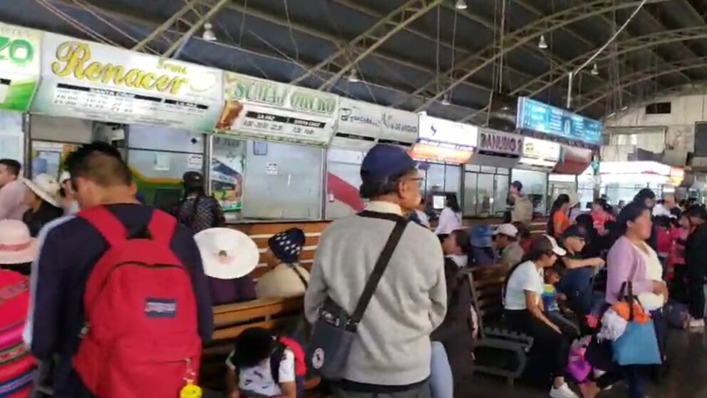 Las salidas desde la Terminal de Cochabamba continúan suspendidas