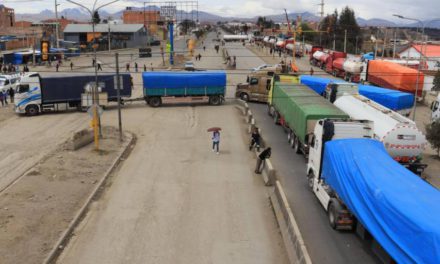 Transporte pesado anuncia bloqueos a nivel nacional debido a la escasez de combustible.