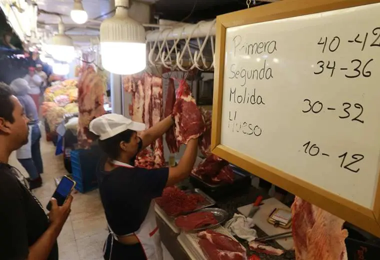 Carniceros frenan paro y esperan reunión con el Gobierno este martes