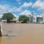 Hay cerca de un centenar de familias afectadas por inundaciones en San Julián y se habilitaron desvíos por la destrucción de la carretera