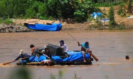 Solo por Aguas Blancas, 3 mil argentinos cruzan por día a hacer compras en Bolivia