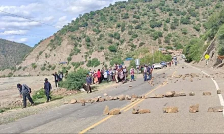 Chuquisaca: Comunarios protestan contra otorgación de licencias a mineras; bloquean ruta a Santa Cruz y Cochabamba