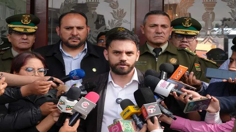 Gobierno convoca a alcaldes del Trópico de Cochabamba para garantizar el retorno de la Policía