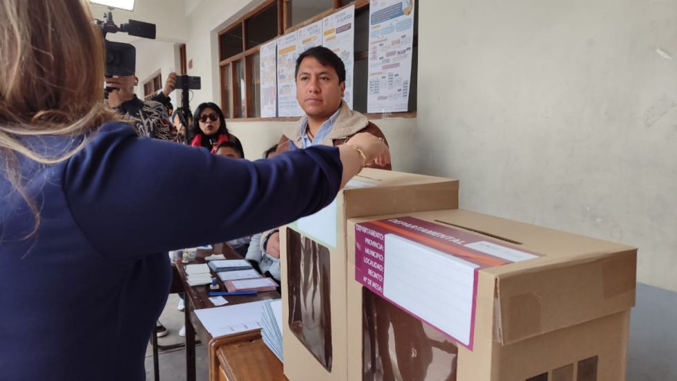 Electores podrán votar este domingo hasta las 16:00