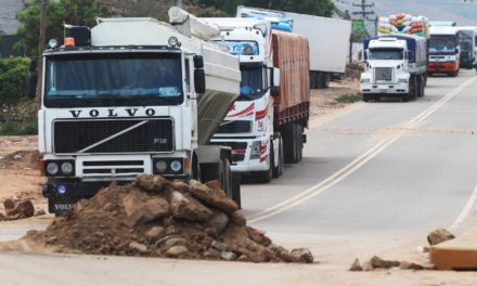 Cuatro empresas industriales en Cochabamba cerraron por bloqueos y falta de dólares