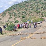 El bloqueo en la carretera Sucre-Santa Cruz persiste por demandas ambientales