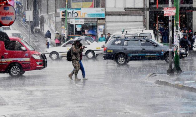 Frente frío y lluvias amenazan a 6 departamentos con desbordes de ríos y tormentas