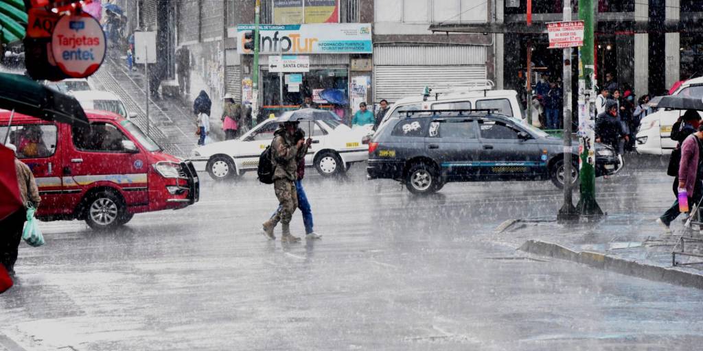 Frente frío y lluvias amenazan a 6 departamentos con desbordes de ríos y tormentas