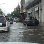 Cochabamba: Inundación pone nuevamente en apronte a los vecinos; colapsan alcantarillas y calles se vuelven ríos