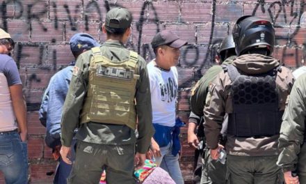 Liberan a 21 arrestados tras tensiones en Cochabamba