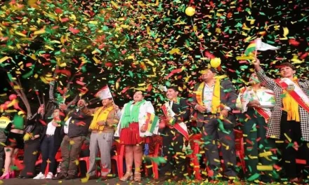 Sucre celebró el inicio del Año del Bicentenario con música, baile y pirotecnia