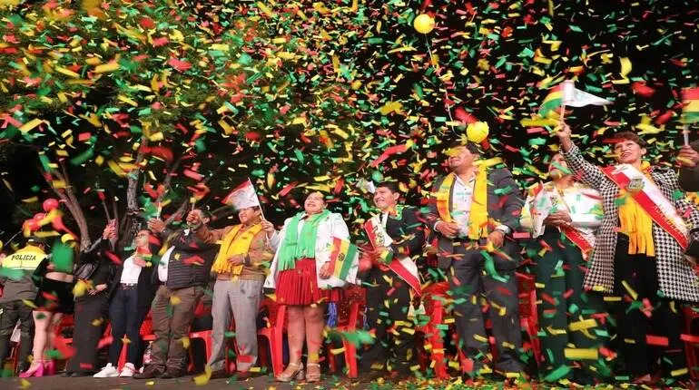 Sucre celebró el inicio del Año del Bicentenario con música, baile y pirotecnia