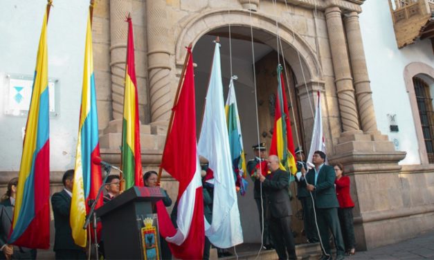 Decreto ordena embanderamiento por el bicentenario de Bolivia