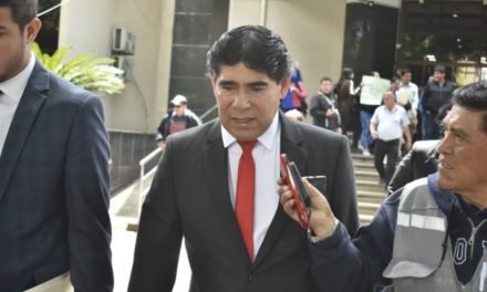 Morales sufre de bronconeumonía, según el certificado médico que presentó su abogado