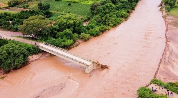 Lluvias causan graves daños en carreteras de Chuquisaca y Santa Cruz