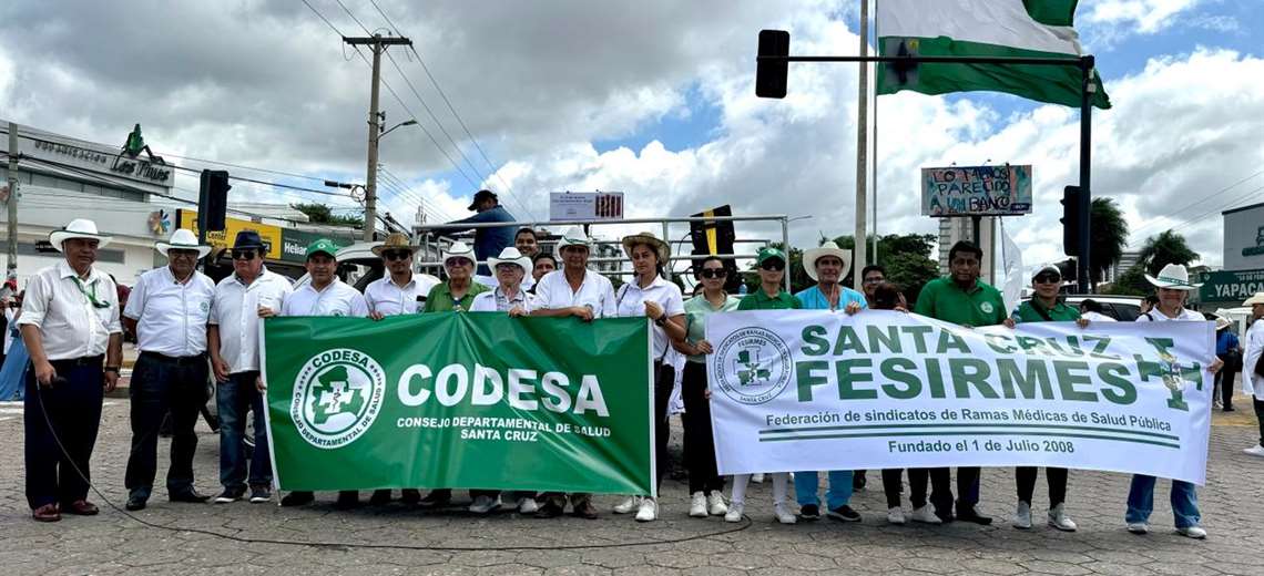 Médicos paralizan servicios por 24 horas exigiendo mejoras inmediatas en Santa Cruz