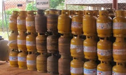 Garrafas de gas salen vía contrabando a Brasil, donde tienen un valor de Bs 159 por unidad