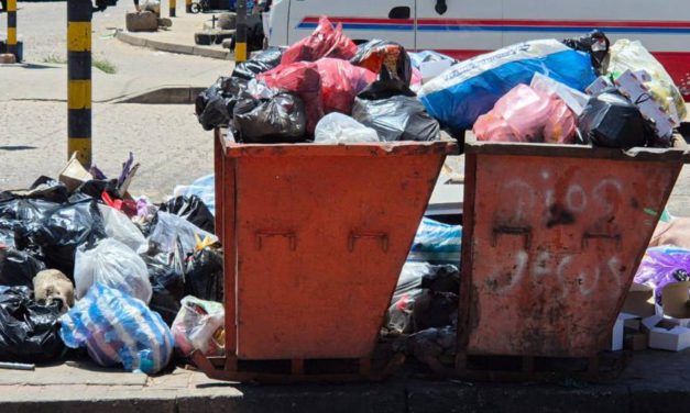 Basura inunda Santa Cruz tras celebraciones de Año Nuevo