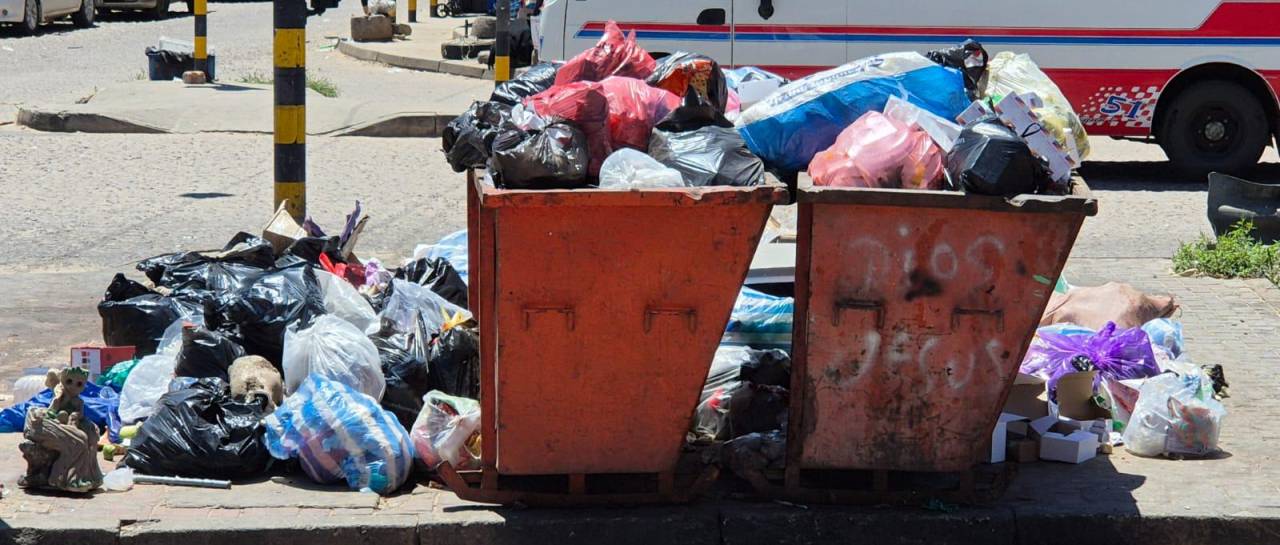 Basura inunda Santa Cruz tras celebraciones de Año Nuevo