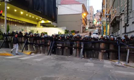 La Policía decide mantener el resguardo en plaza Murillo por presencia de sectores sociales ‘evistas’