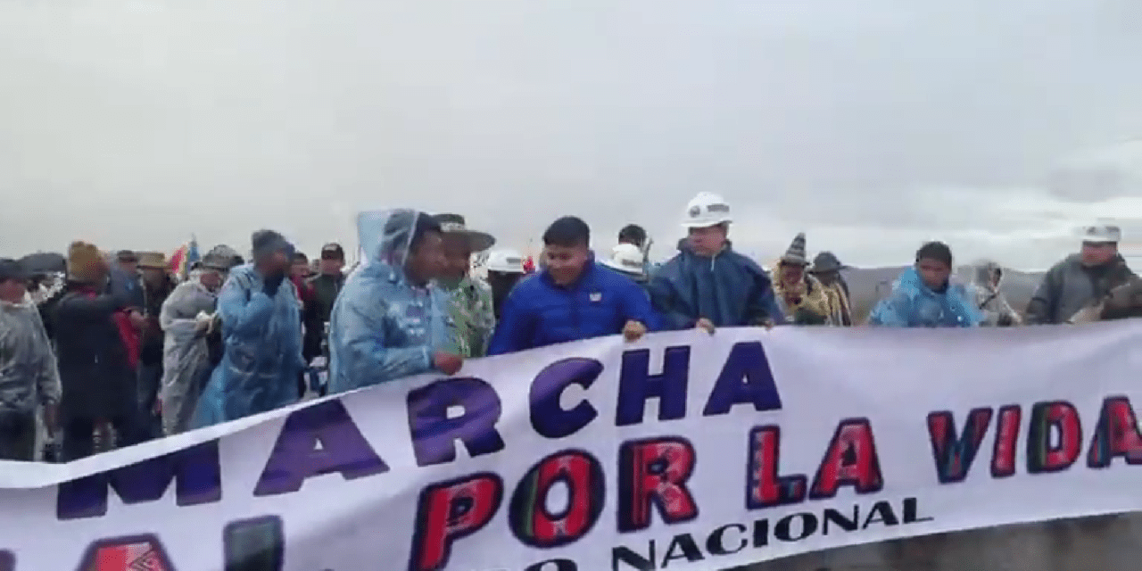 En su segundo día, la marcha evista parte desde Ayo Ayo rumbo a La Paz