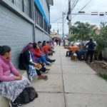 Inicio de inscripciones escolares genera largas filas en Bolivia