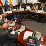 Gobierno frena contratos de litio para calmar protestas