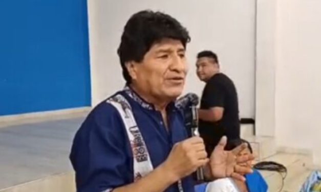 Evo afirma que un ministro le propuso retirar procesos en su contra a cambio de dejar su candidatura