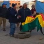 Alcaldía mantiene controles y vecinos bloquean en rechazo al alza de pasajes