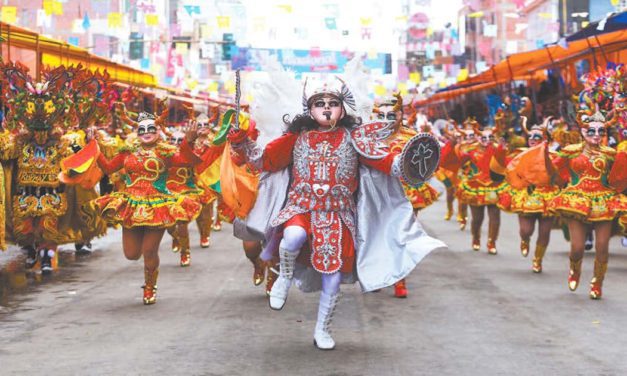 Periodistas rechazan cobro por acreditación y cubrirán el Carnaval de Oruro sin pago