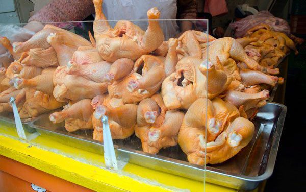 Emapa solo cubre el 15% de la demanda de maíz, advierten avicultores, que descartan que baje el precio del pollo