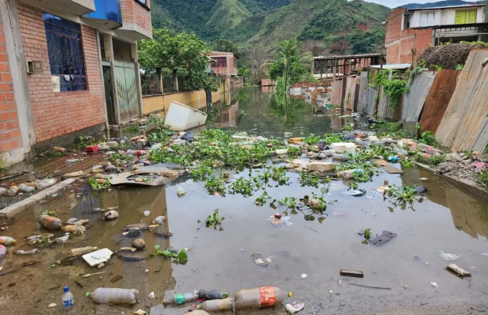 En Tipuani hay riesgo sanitario y es posible que no inicien las clases por la inundación que persiste hace 39 días