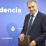 Yamandú Orsi, el nuevo presidente de izquierda, asume el poder en Uruguay con un país dividido