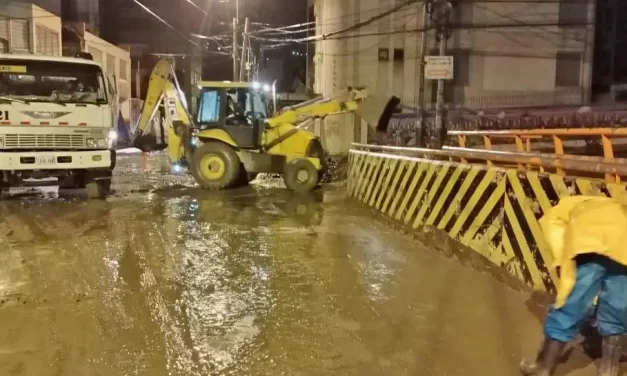 Lluvia: gran cantidad de material fue arrastrado por el río Aruntaya afectando a la zona sur de La Paz