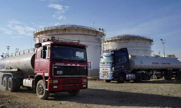 Ocho funcionarios de YPFB aprehendidos por despachar combustible irregular en la Planta de Senkata