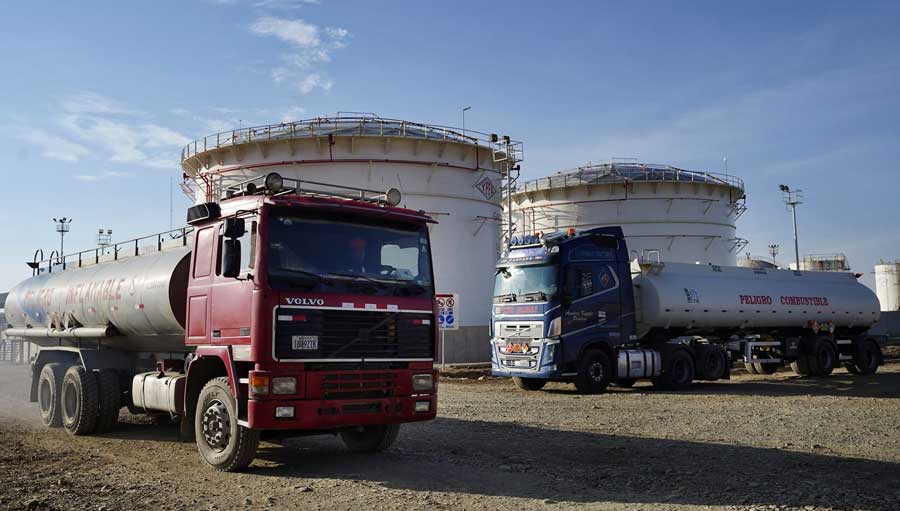 Ocho funcionarios de YPFB aprehendidos por despachar combustible irregular en la Planta de Senkata