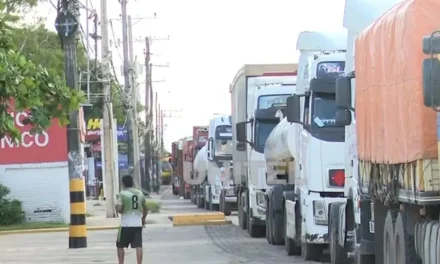 Vuelven las filas por diésel y gasolina, hay flotas y camiones en el ingreso de surtidores