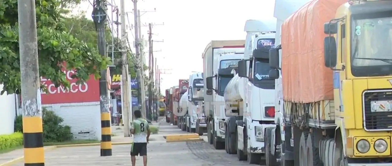 Vuelven las filas por diésel y gasolina, hay flotas y camiones en el ingreso de surtidores