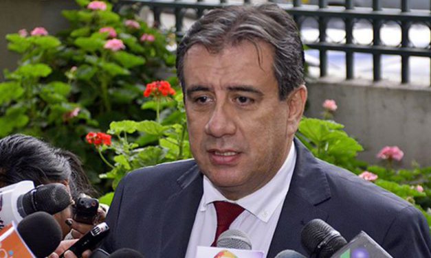 Jaime Soliz renuncia a su candidatura y refuerza alianza opositora