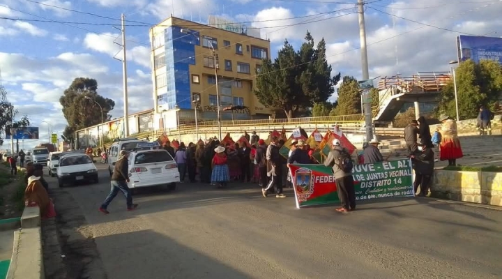Fejuve de El Alto marcha esta mañana hacia La Paz por la crisis económica
