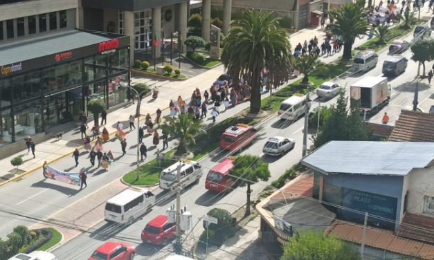 Juntas vecinales marchan desde la zona Sur hacia el centro de La Paz por la crisis económica