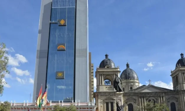 Manfred, Chi y autoridades llegan para el diálogo convocado por el Gobierno en medio de la crisis por combustible