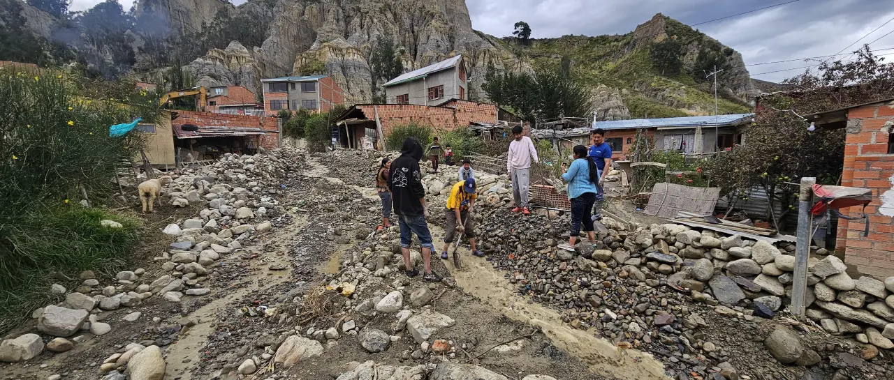 Alcaldía paceña declara alerta roja por riesgo de nuevos deslizamientos en Callapa