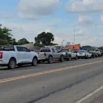 Transportistas aseguran que pasarán el Carnaval haciendo fila por diésel; flotas con rutas internacionales dejaron de vender pasajes