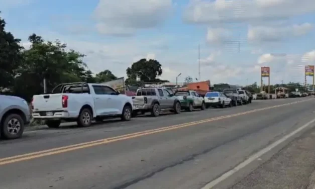 Transportistas aseguran que pasarán el Carnaval haciendo fila por diésel; flotas con rutas internacionales dejaron de vender pasajes