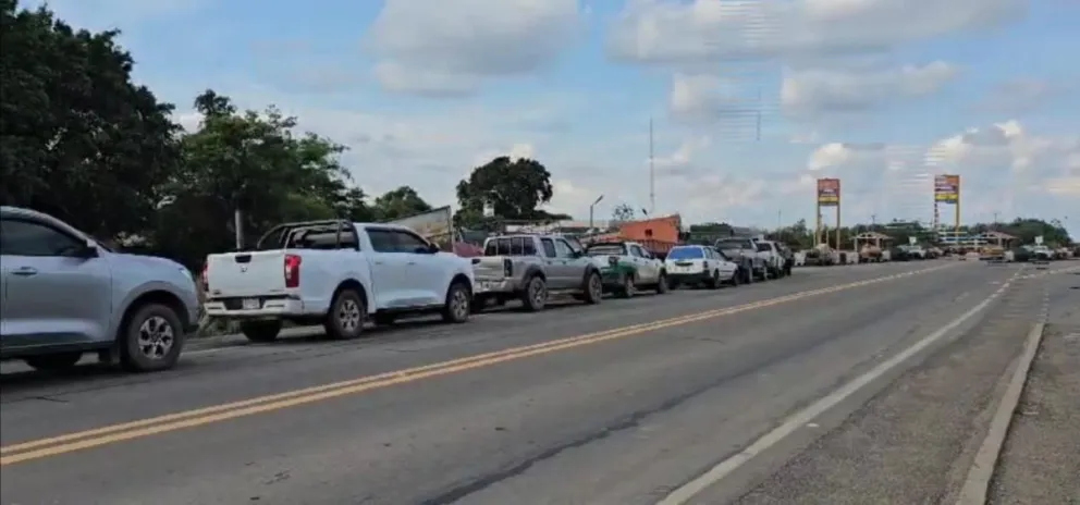 Transportistas aseguran que pasarán el Carnaval haciendo fila por diésel; flotas con rutas internacionales dejaron de vender pasajes