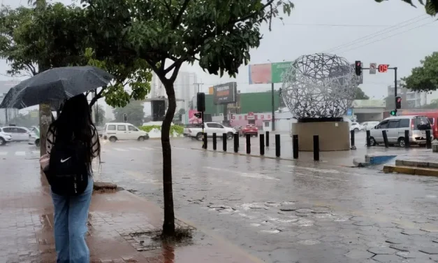 Fuertes lluvias en Santa Cruz causan inundaciones y retrasos en transporte